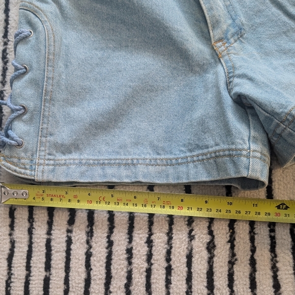 Vintage A line denim shorts.  Clean lines.  Size 2 - Picture 5 of 7
